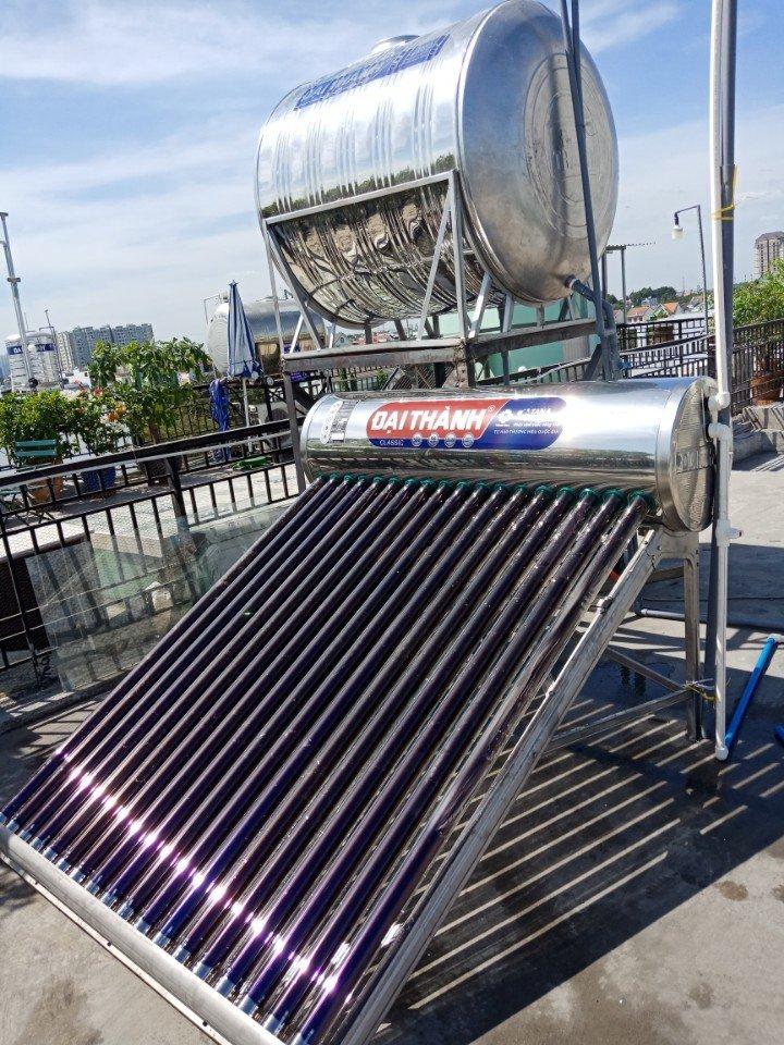 Hình ảnh lắp xong máy nước nóng năng lượng mặt trời