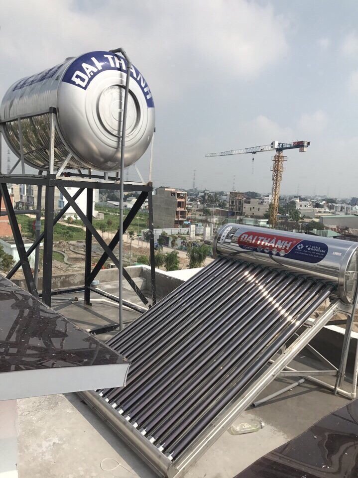 Hình ảnh sau khi lắp đặt máy nước nóng năng lượng mặt trời tại Quận Tân Phú.